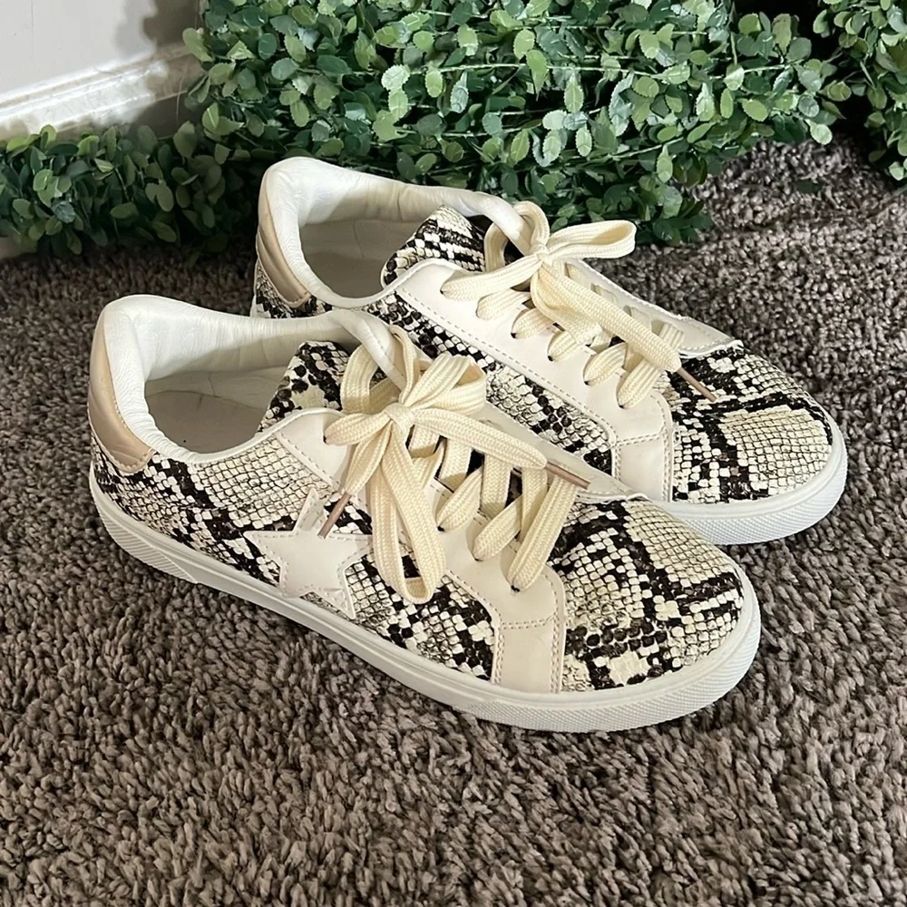 AWS Layla faux Snakeskin Sneakers Size 8 - Picture 1 of 5